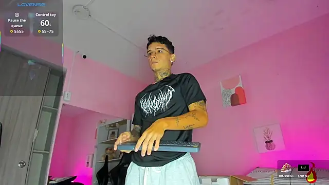 Ian Castillo  online show from October 22, 2025, 11:10 am