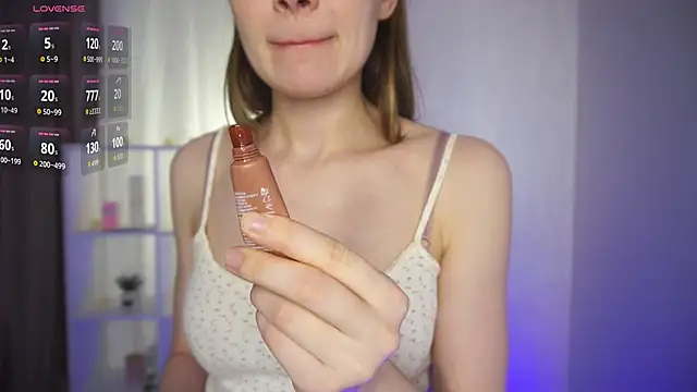 Snapshot of Azure_eyes chatting on February 9, 2026, 5:33 am Azure eyes online show from February 9, 2026, 5:33 am