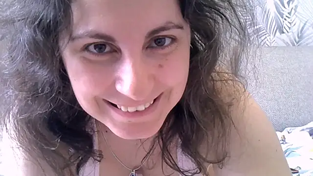 ShelaDiass online show from March 28, 2026, 3:39 am