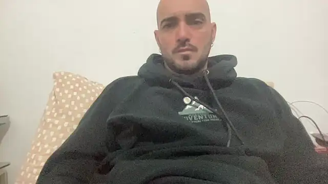 alessandromori91 online show from January 12, 2026, 6:40 am