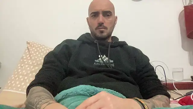 alessandromori91 online show from January 12, 2026, 9:31 pm