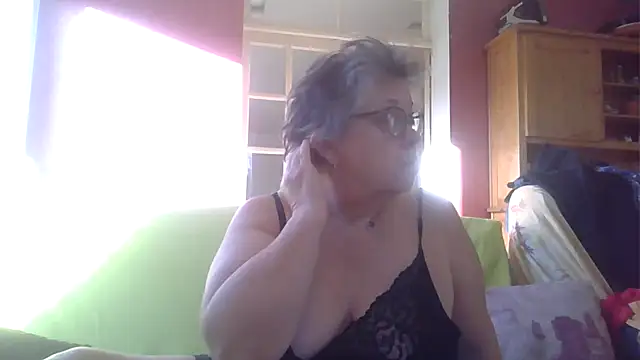 Vandeae44 online show from December 2, 2025, 9:36 am