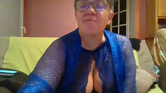 Vandeae44 online show from February 3, 2026, 8:58 pm