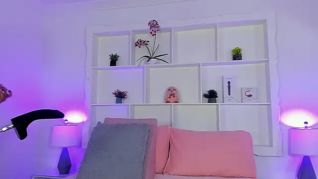 Jenifer Diaz online show from April 13, 2026, 1:16 pm