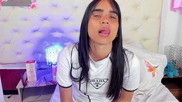 sophie pariss online show from March 11, 2025, 8:41 am