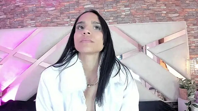 sophie pariss online show from December 1, 2025, 2:05 am