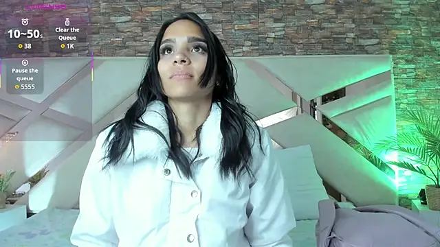 sophie pariss online show from February 13, 2026, 2:51 am