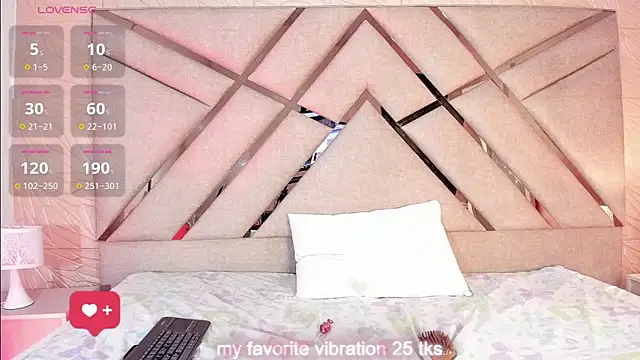 sophie pariss online show from April 16, 2026, 3:51 am