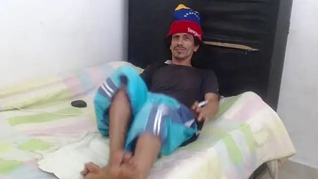 damian bottom bigcock online show from December 4, 2024, 4:05 pm