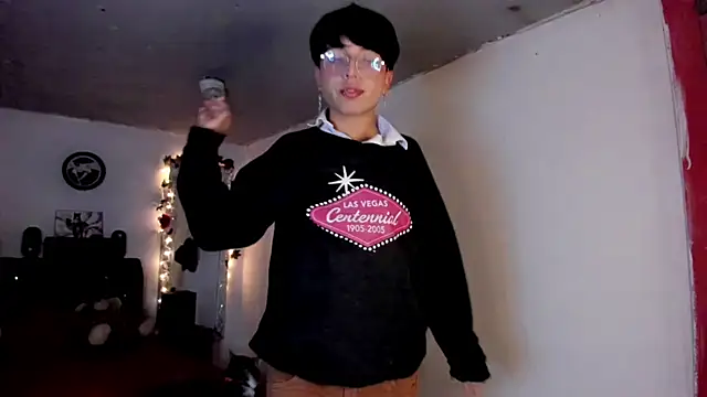 AnggelONfiree online show from February 1, 2026, 2:32 am