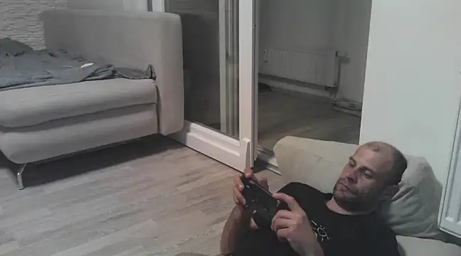 Snapshot of Zbochunec chatting on March 7, 2025, 8:44 pm Zbochunec online show from March 7, 2025, 8:44 pm