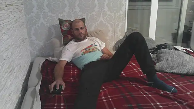 Snapshot of Zbochunec chatting on September 24, 2025, 8:01 pm Zbochunec online show from September 24, 2025, 8:01 pm