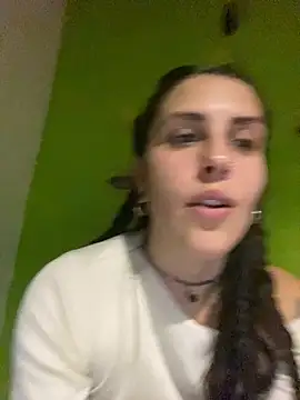 isadelasestrellas online show from June 7, 2026, 3:43 am