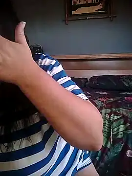 Hornyparratjie online show from May 15, 2026, 10:55 am