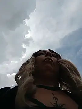 madelaine- online show from November 3, 2025, 6:20 pm