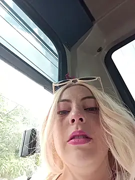 madelaine- online show from April 18, 2026, 1:59 pm