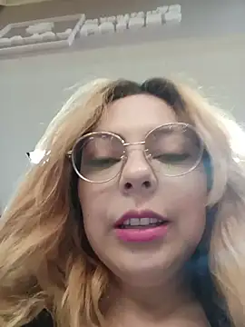 Snapshot of madelaine- chatting on May 3, 2026, 6:58 pm madelaine- online show from May 3, 2026, 6:58 pm
