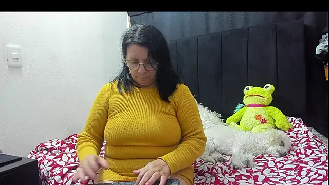 Evaaross 2345 online show from February 1, 2026, 2:43 am