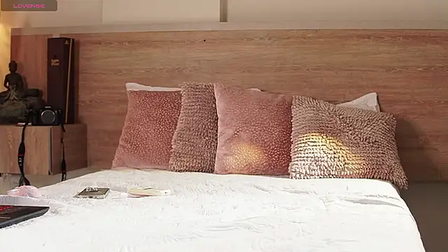 AliceShazaham  online show from March 4, 2026, 3:51 pm