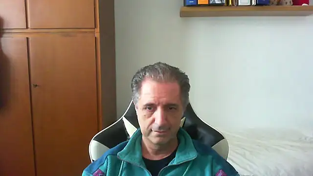 lliuk70mi online show from April 18, 2026, 1:37 pm