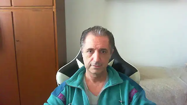 Snapshot of lliuk70mi chatting on April 25, 2026, 12:41 pm lliuk70mi online show from April 25, 2026, 12:41 pm