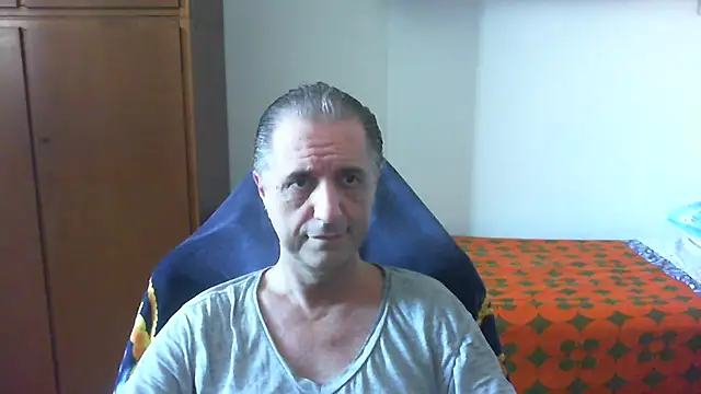 Snapshot of lliuk70mi chatting on May 24, 2026, 12:43 pm lliuk70mi online show from May 24, 2026, 12:43 pm