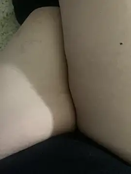 maria22A online show from October 19, 2025, 4:51 pm