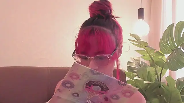 RedMeloddy online show from February 22, 2025, 7:36 pm