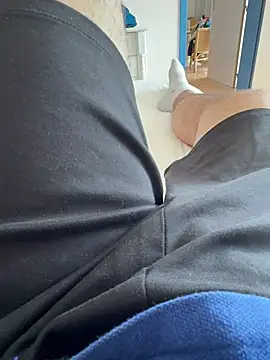 Gartengolem online show from March 6, 2025, 3:13 pm