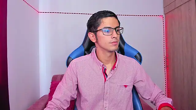 Snapshot of Ethan_Sai___ chatting on December 6, 2024, 4:49 pm Ethan Sai    online show from December 6, 2024, 4:49 pm