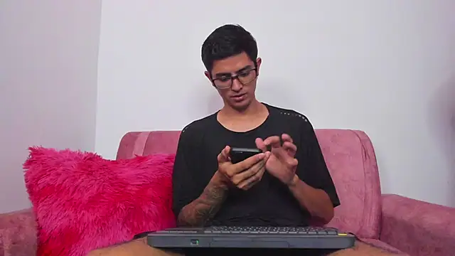 Snapshot of Ethan_Sai___ chatting on December 14, 2024, 12:11 am Ethan Sai    online show from December 14, 2024, 12:11 am