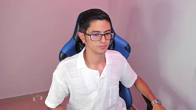 Snapshot of Ethan_Sai___ chatting on January 11, 2025, 9:15 pm Ethan Sai    online show from January 11, 2025, 9:15 pm