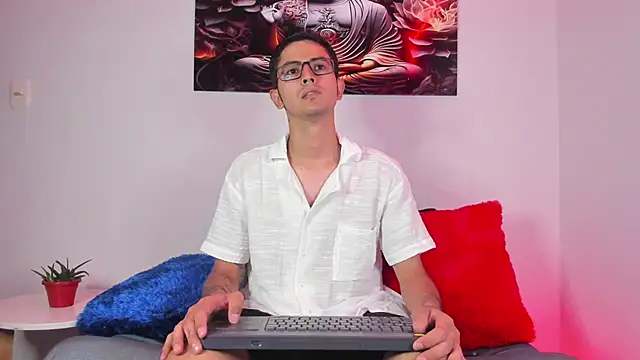 Snapshot of Ethan_Sai___ chatting on February 14, 2025, 5:46 pm Ethan Sai    online show from February 14, 2025, 5:46 pm