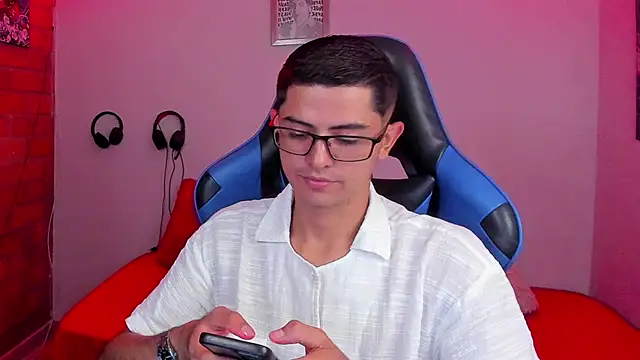 Snapshot of Ethan_Sai___ chatting on October 15, 2025, 3:17 am Ethan Sai    online show from October 15, 2025, 3:17 am