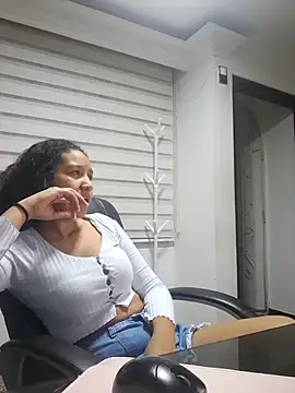 cute mia23 online show from January 28, 2025, 5:11 am