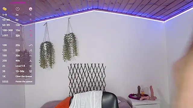 karla charloby online show from October 14, 2025, 2:18 pm