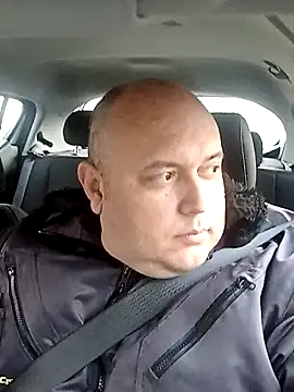 Snapshot of BigromeoXX chatting on January 23, 2025, 3:32 pm BigromeoXX online show from January 23, 2025, 3:32 pm