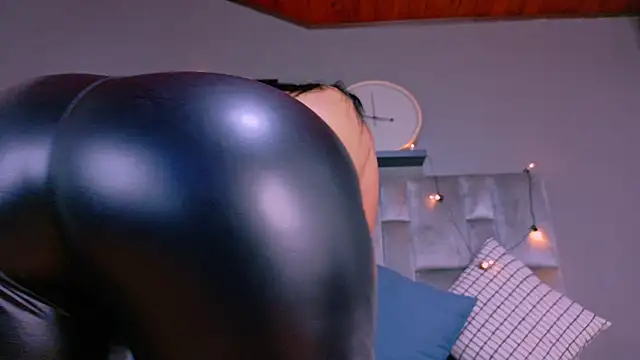 DulceAurora   online show from October 18, 2025, 10:49 am