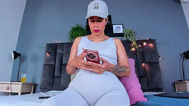 DulceAurora   online show from April 15, 2026, 2:51 am