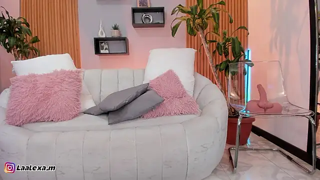 Snapshot of Aixaa_charles chatting on February 7, 2026, 12:20 pm Aixaa charles online show from February 7, 2026, 12:20 pm