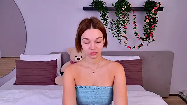 Snapshot of DanaLoved chatting on February 12, 2025, 7:44 am DanaLoved online show from February 12, 2025, 7:44 am