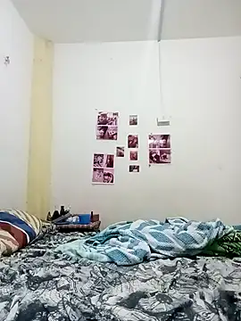 Snapshot of safira_hot chatting on October 15, 2025, 8:09 pm safira hot online show from October 15, 2025, 8:09 pm