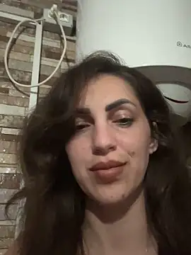 EmaSkyes online show from September 29, 2025, 6:13 pm