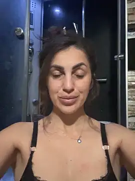 EmaSkyes online show from November 18, 2025, 7:51 pm