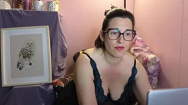bella-louva online show from June 10, 2026, 6:51 pm