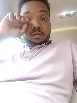 Snapshot of Mmm992170 chatting on February 5, 2025, 6:56 am Mmm992170 online show from February 5, 2025, 6:56 am