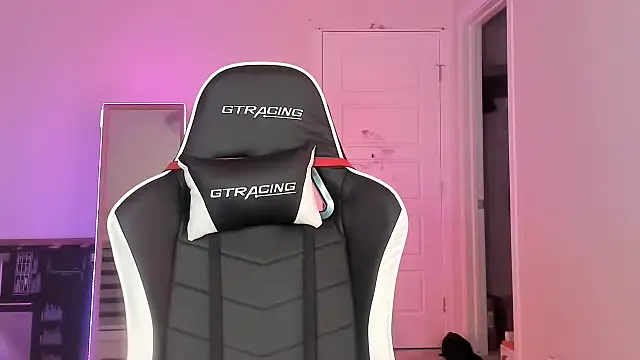 mollygordan online show from September 30, 2025, 6:40 am