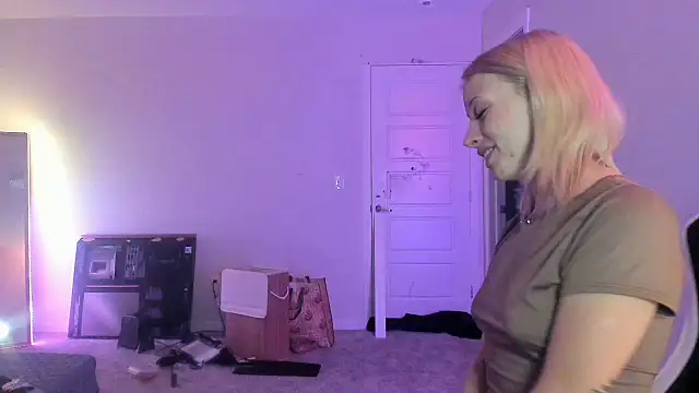 mollygordan online show from October 2, 2025, 11:50 am