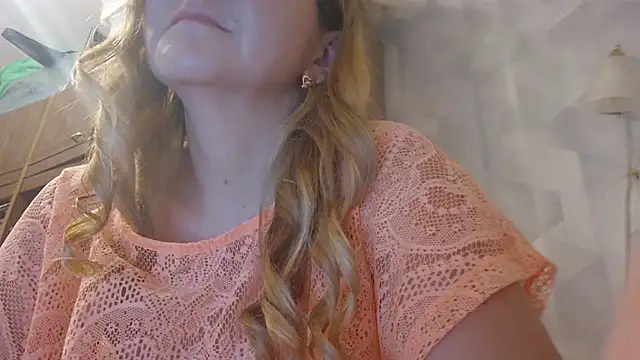 EstrellaWalters online show from October 7, 2025, 9:17 am