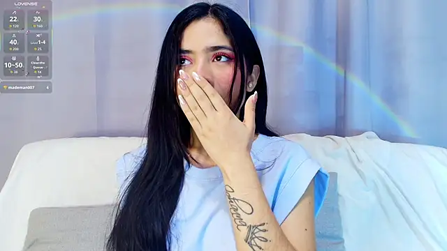 adara johnson   online show from October 30, 2025, 11:44 am